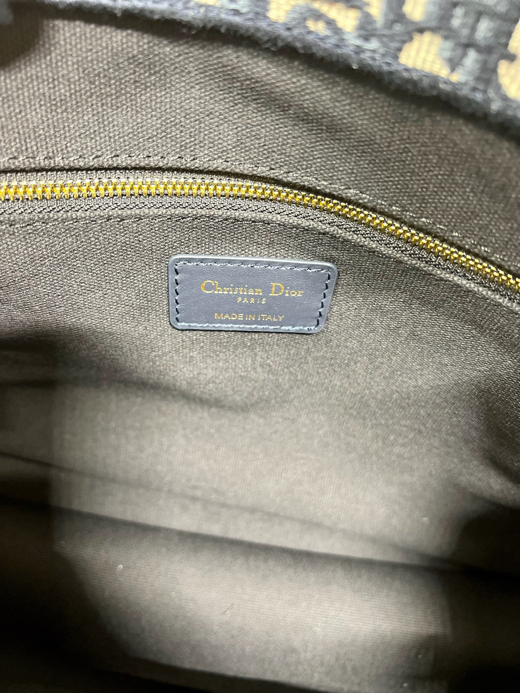 CD MEDIUM BOOK TOTE 36 BLUE OBLIQUE EMBROIDERY