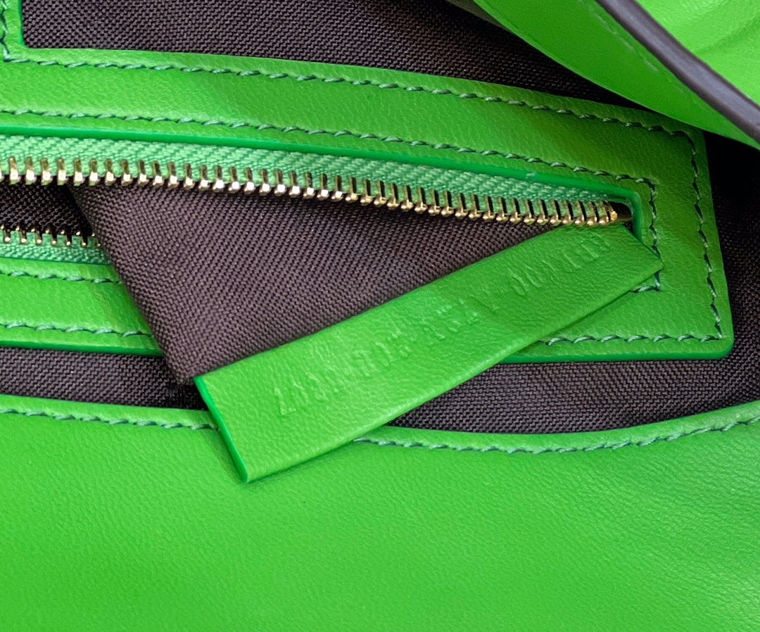 BAGUETTE WITH FF MOTIF 27 IN EMERALD GREEN SOFT LAMBSKIN GOLD HARDWARE