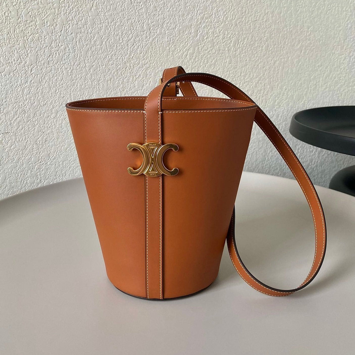 CELINE TRIOMPHE 25 BUCKET BAG CINNAMON BROWN CALFSKIN