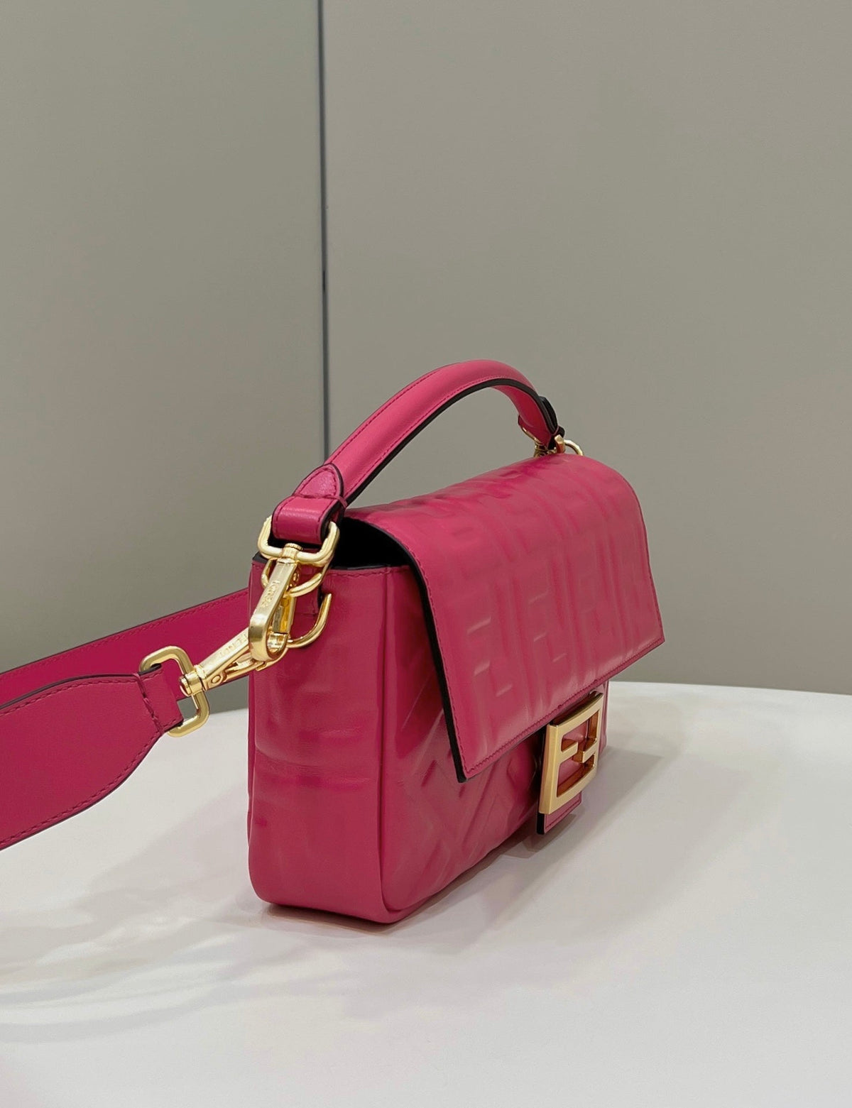 BAGUETTE WITH FF MOTIF 27 IN CERISH PINK SOFT LAMBSKIN GOLD HARDWARE