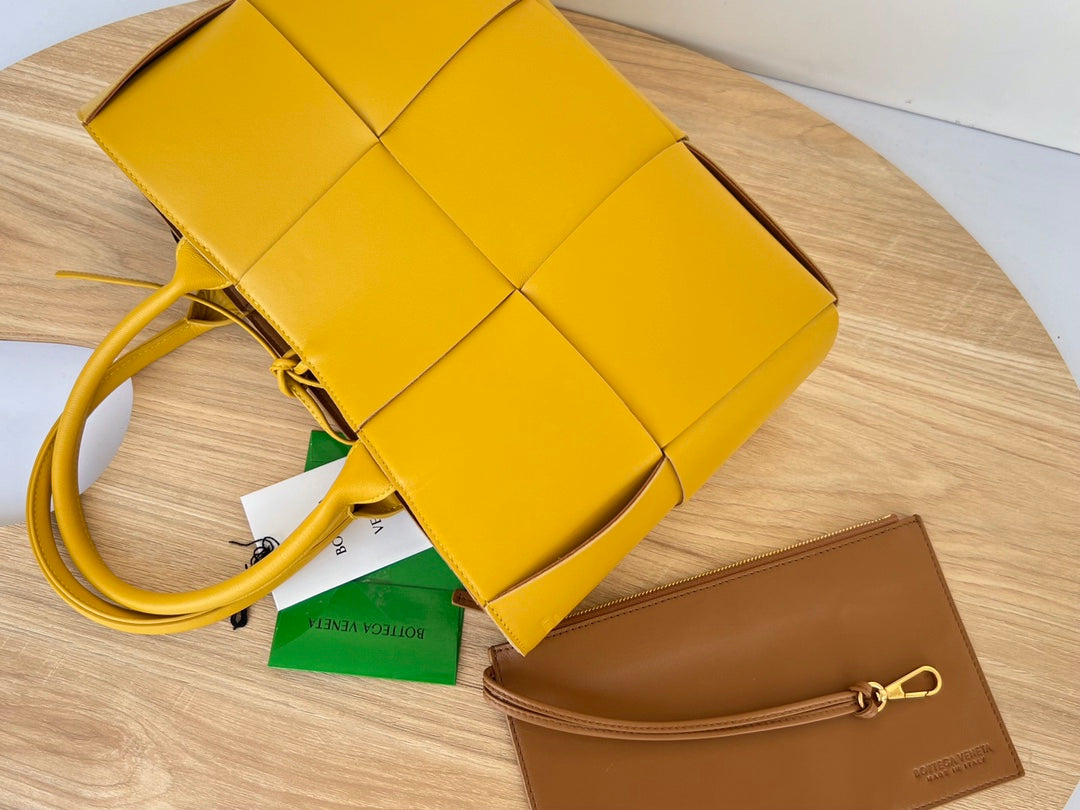 BOTTEGA VENETA SMALL ARCO TOTE 30 IN TULIP TREE YELLOW LAMBSKIN