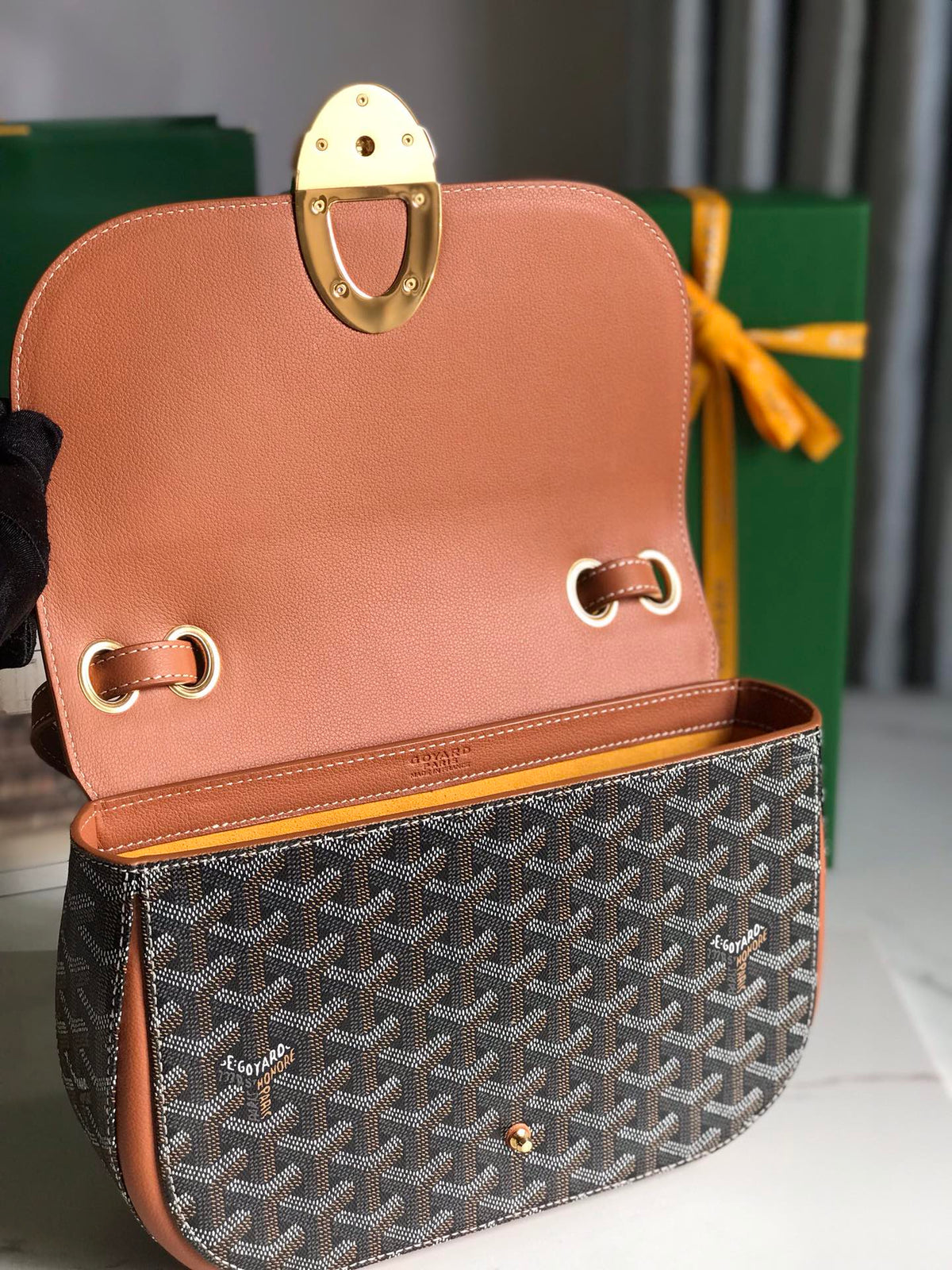 233 BAG 25 IN TAN CALFKIN AND BLACK GOYARDINE CANVAS