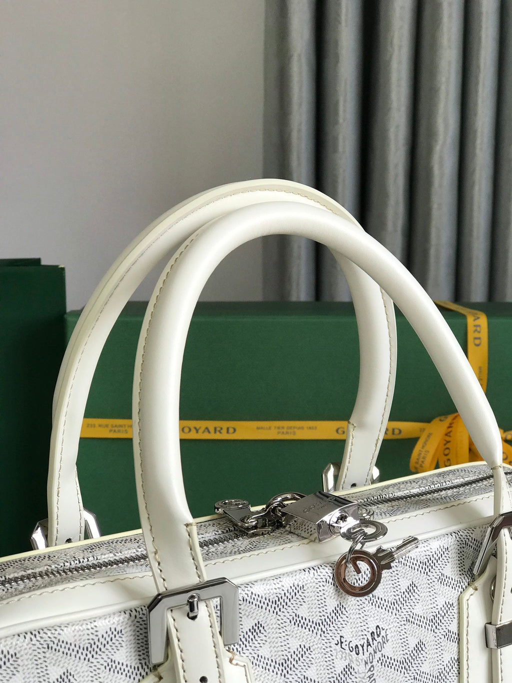 AMBASSADE DOCUMENT CASE 35 IN WHITE GOYARDINE CANVAS