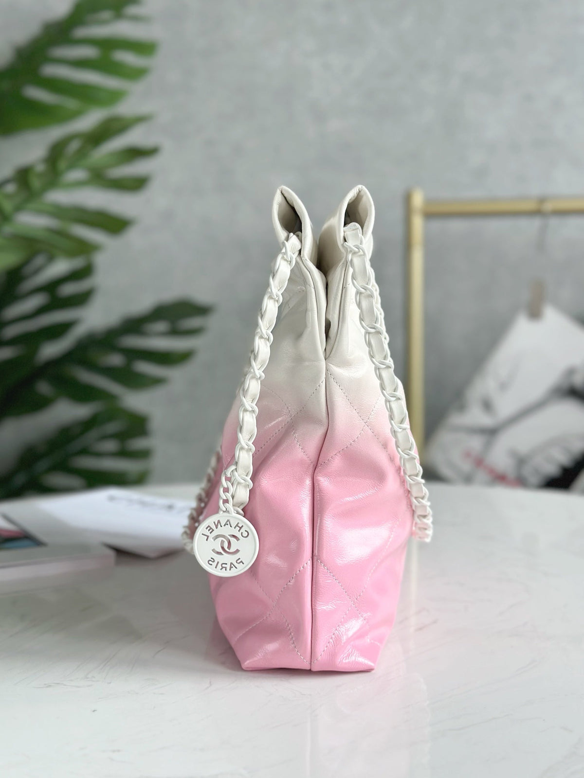 CHANEL 22 BAG 25S 37 CM IN PASTEL PINK MIX WHITE LAMBSKIN WITH WHITE HARDWARE