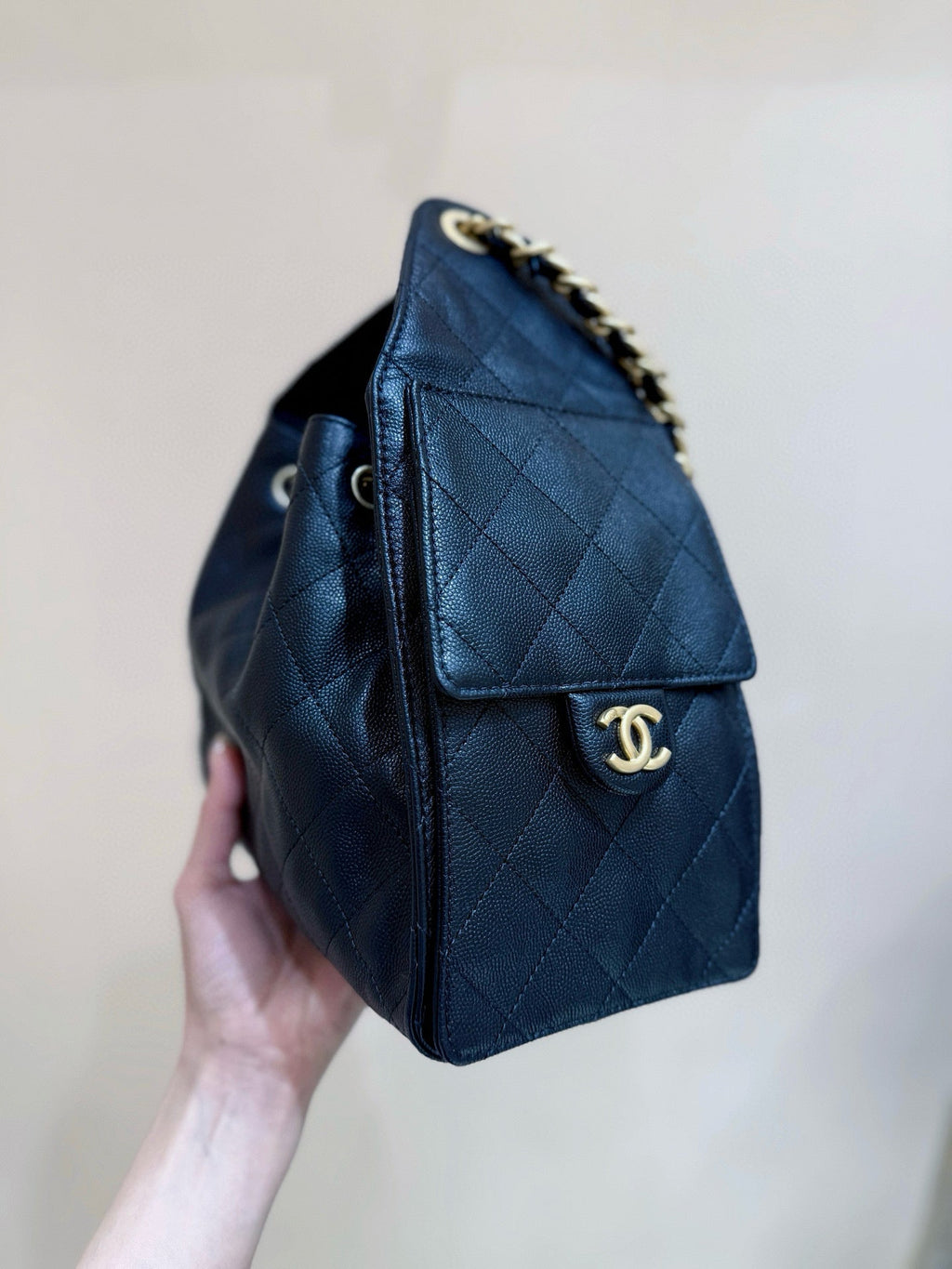 CHANEL 25 HANDBAG IN BLACK 30 GRAINED CALFSKIN GOLD HARDWARE