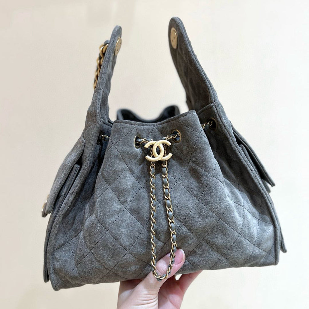CHANEL 25 HANDBAG IN GREY 30 SUEDE GOLD HARDWARE