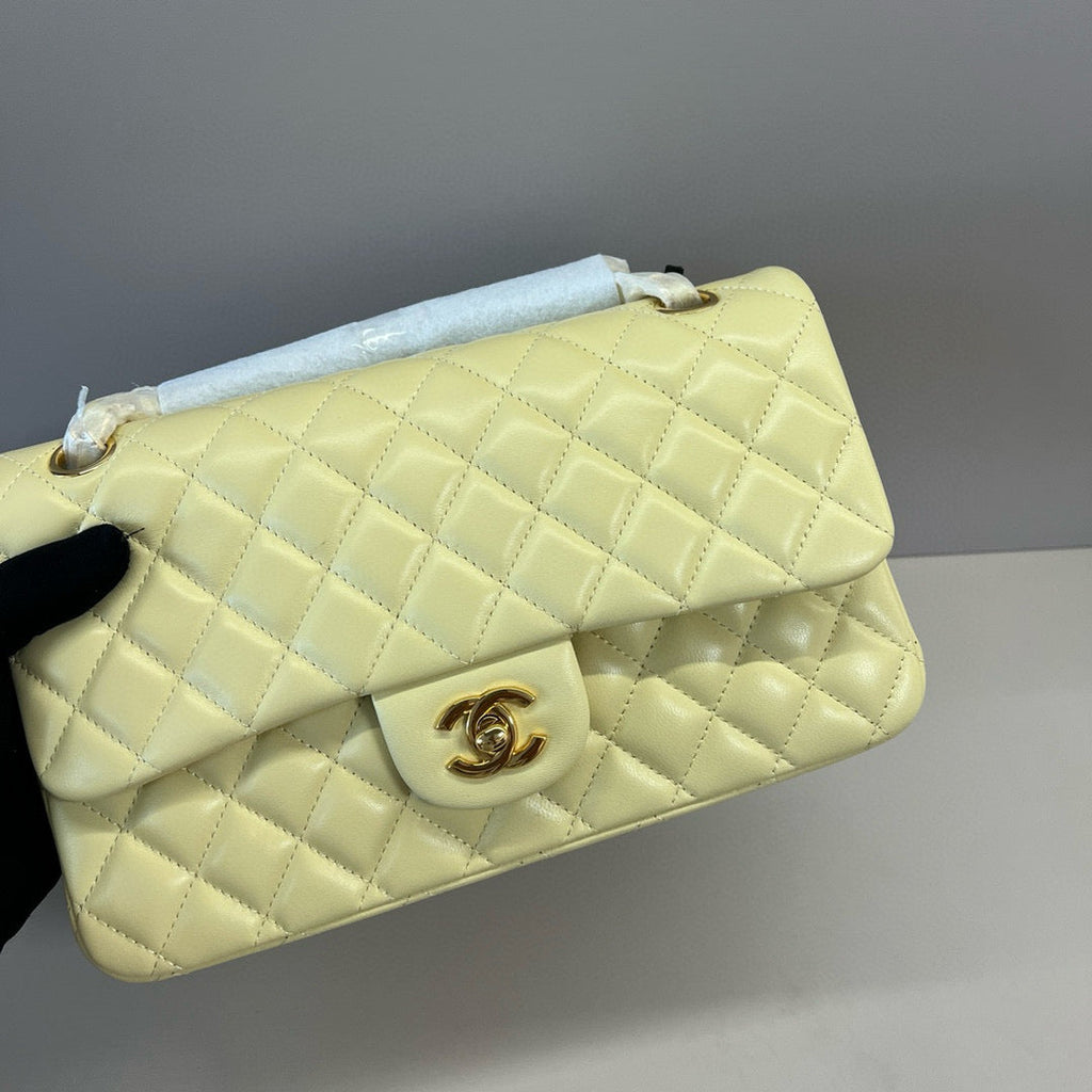 CHANEL 25C FLAP BAG 25 IN YELLOW QUILTED LAMBSKIN GOLD HARDWARE
