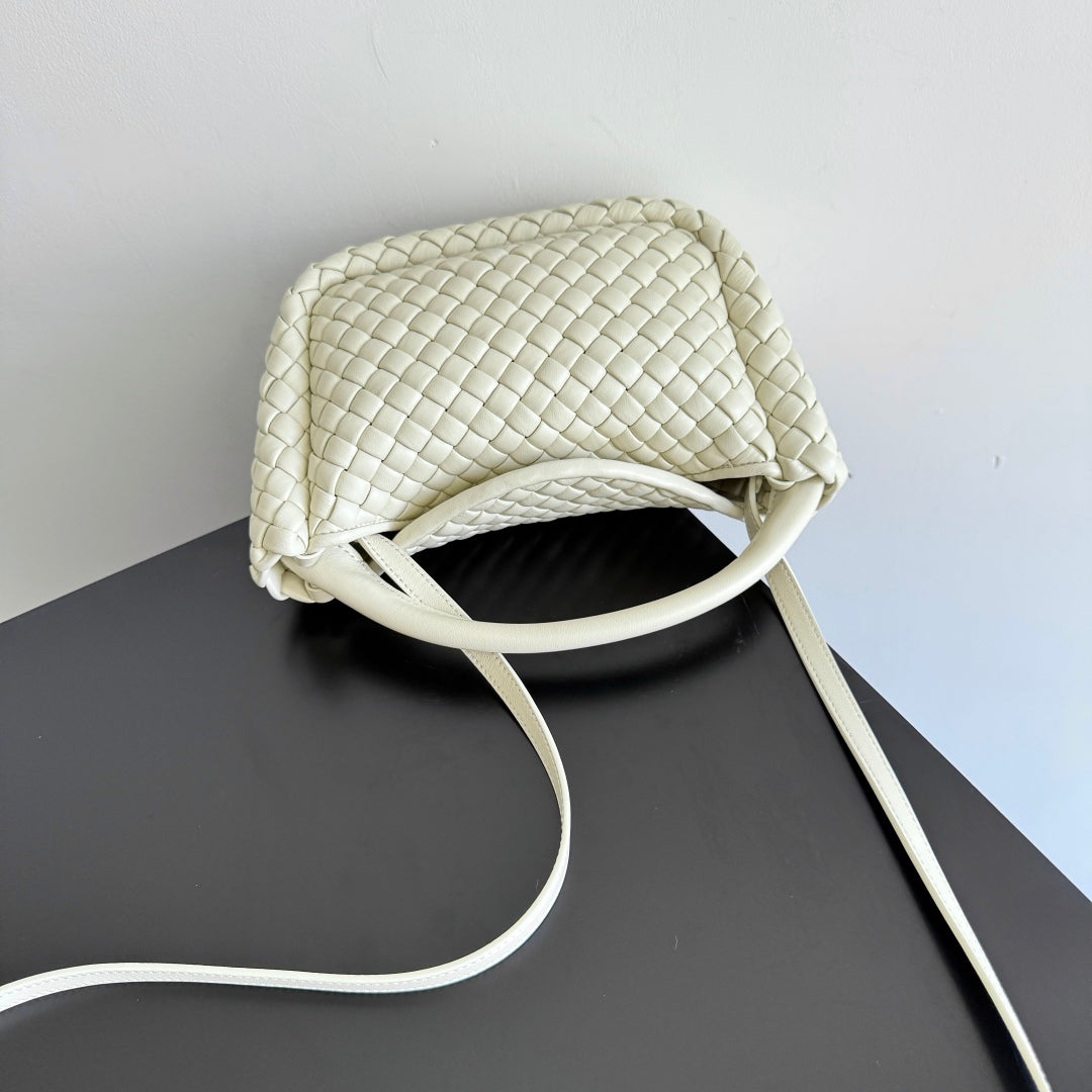 BOTTEGA VENETA 25S COBBLE TOP HANDLE BAG 23 IN IVORY CALFSKIN