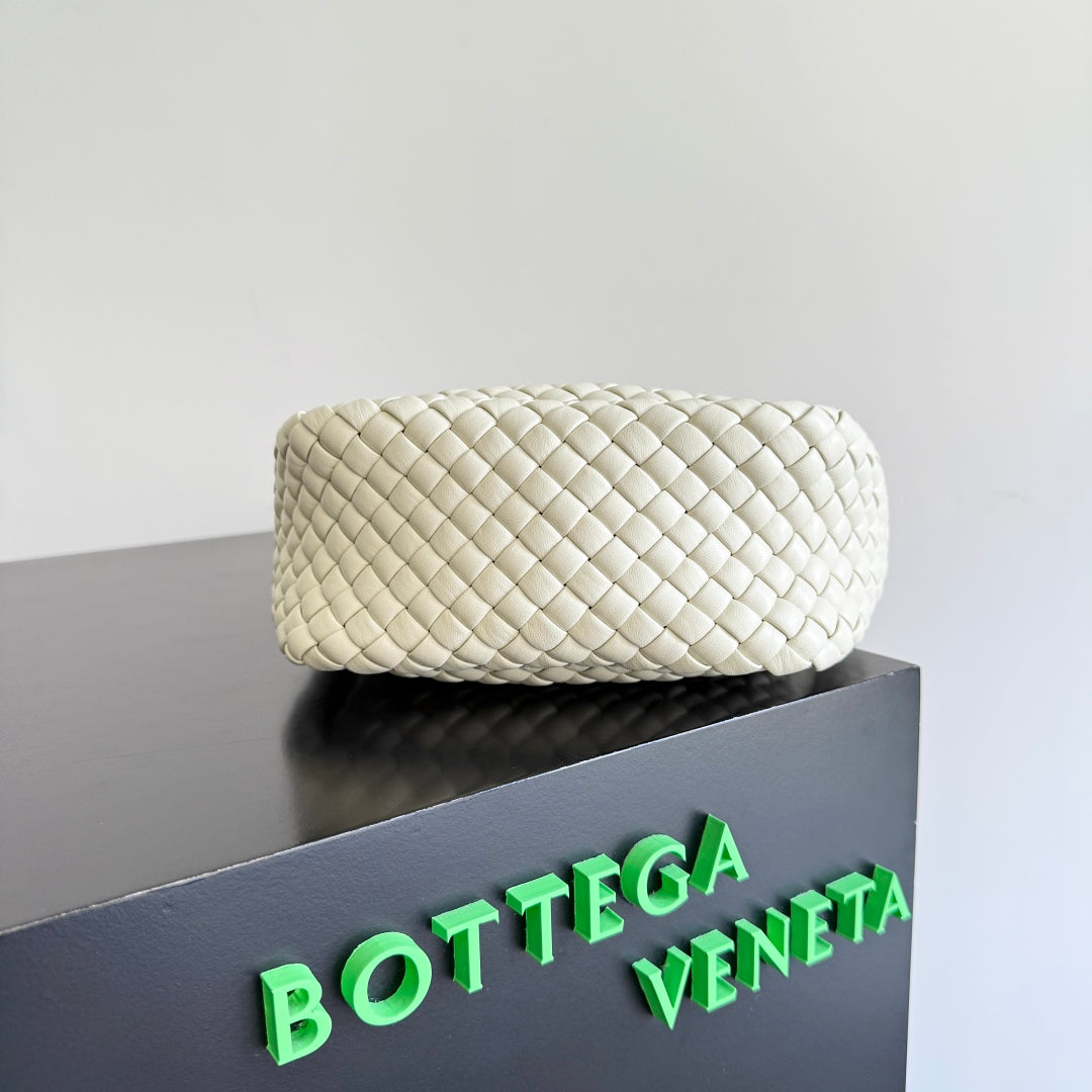 BOTTEGA VENETA 25S COBBLE TOP HANDLE BAG 23 IN IVORY CALFSKIN
