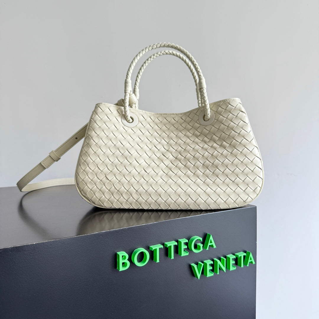 BOTTEGA VENETA 25S BASKET BAG 31 IN IVORY CALFSKIN GOLD HARDWARE