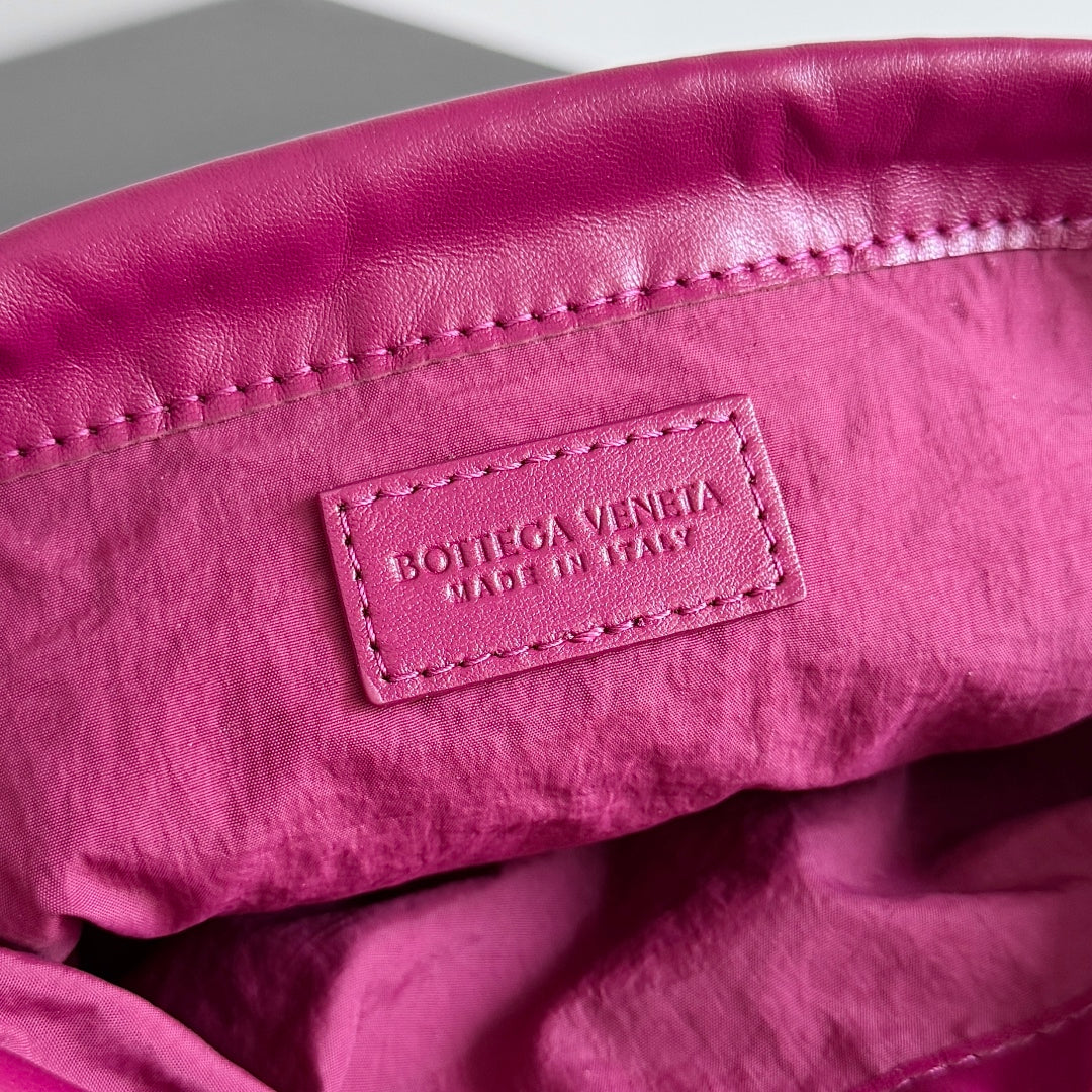 BOTTEGA VENETA 25S SMALL DUSTBAG 21 IN DARK PINK LAMBSKIN