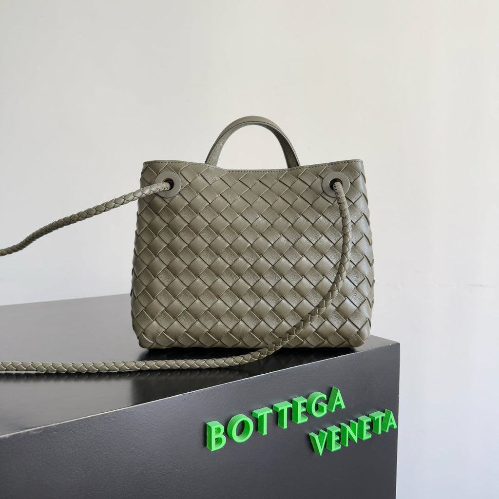BOTTEGA VENETA 25S ANDIAMO 25 IN OLIVE GREEN CALFSKIN GOLD HARDWARE