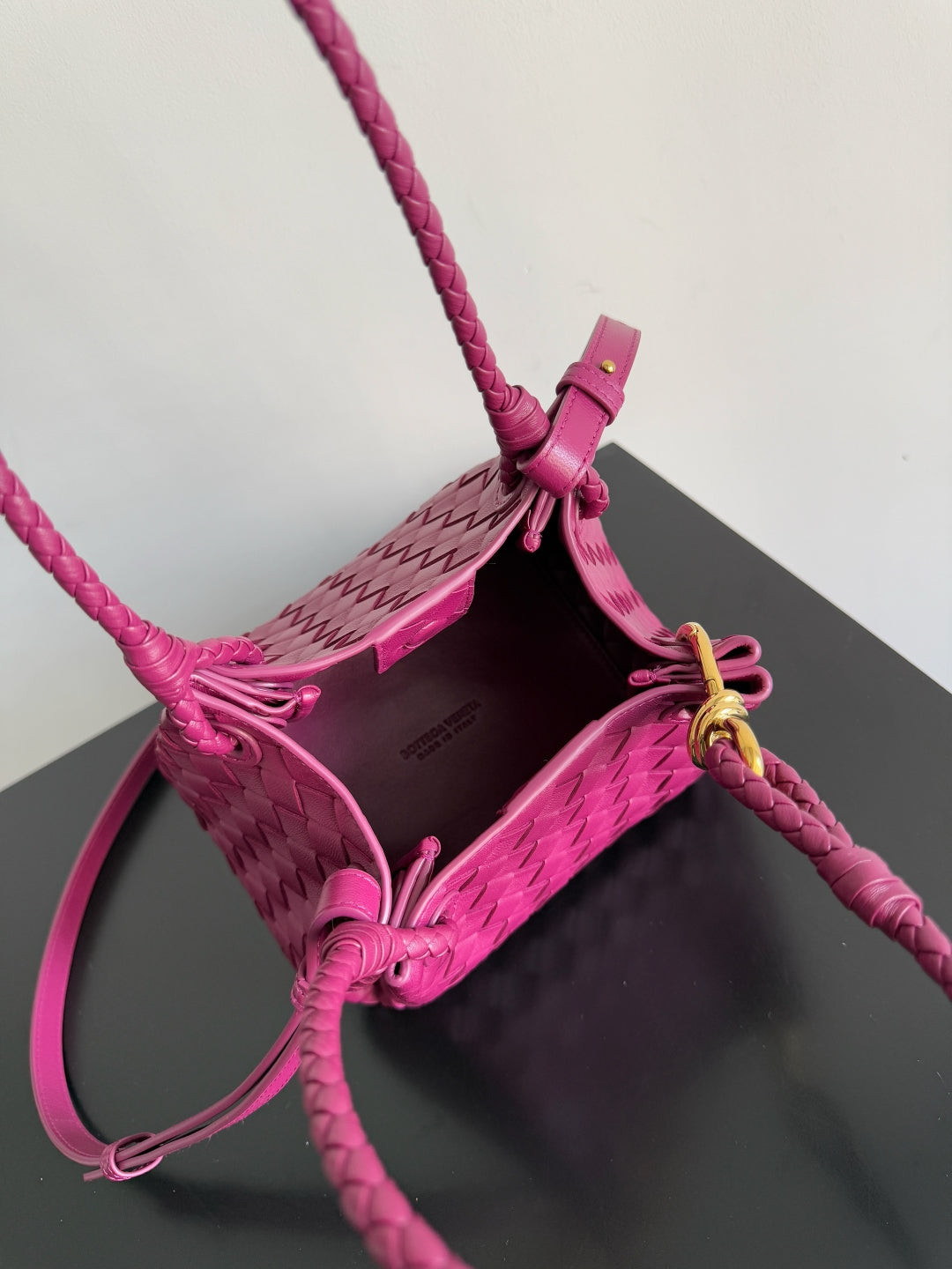 BOTTEGA VENETA 25S SMALL PARACHUTE 21 IN RASPBERRY PINK CALFSKIN GOLD HARDWARE