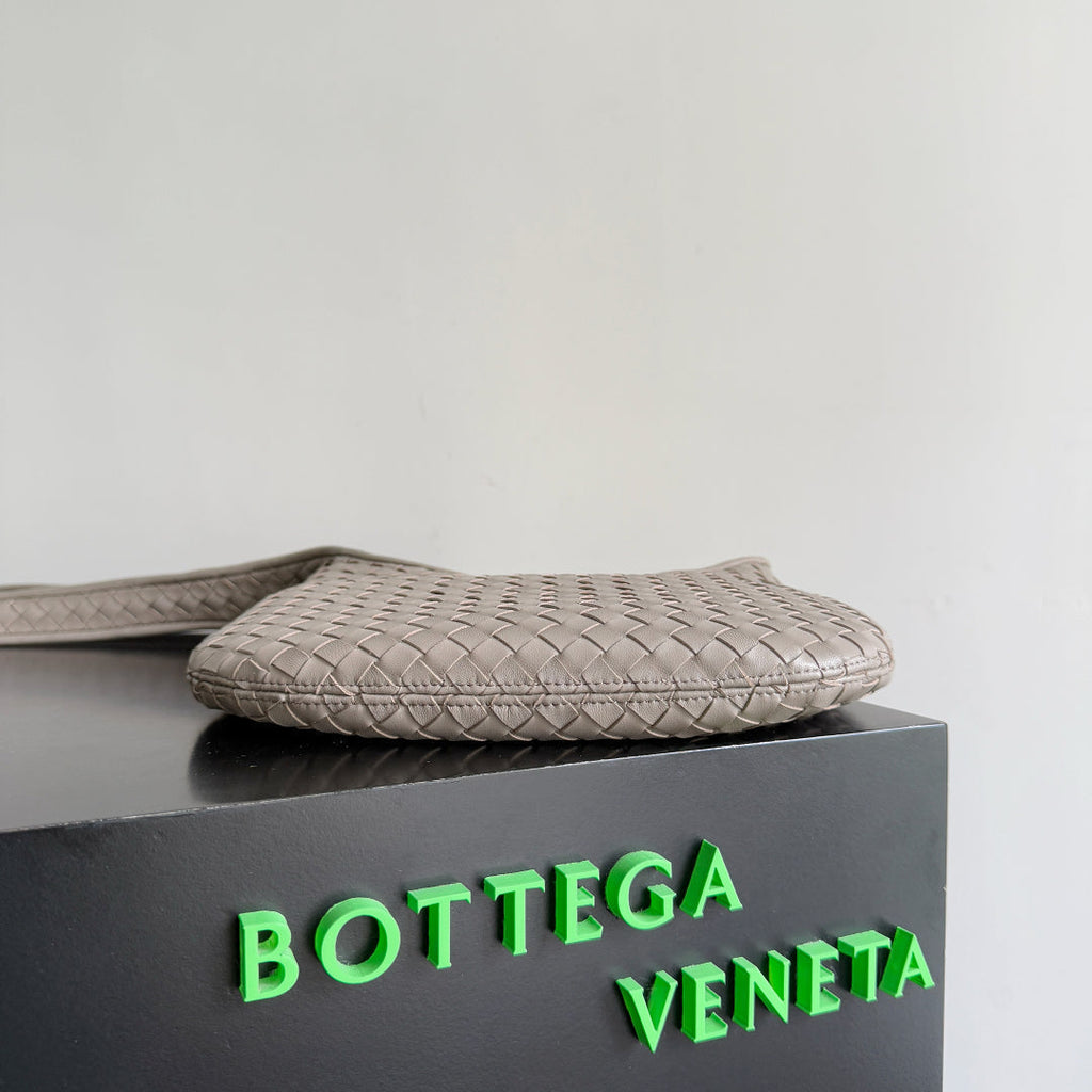 BOTTEGA VENETA 25S VENETO BAG 27 IN WARM TAUPE CALFSKIN SILVER HARDWARE