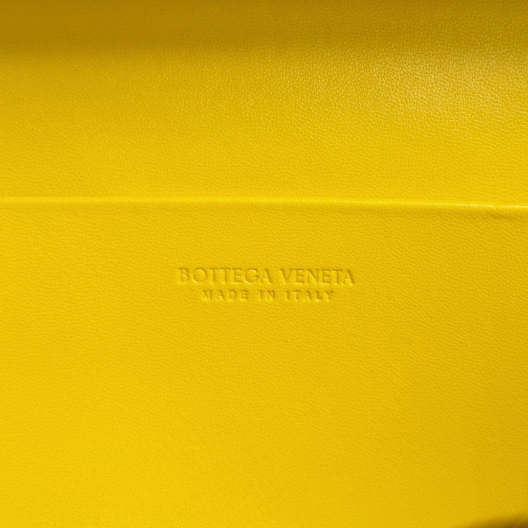BOTTEGA VENETA 25S BANG BANG 22 IN LEMON YELLOW INTRECCIATO CALFSKIN GOLD HARDWARE