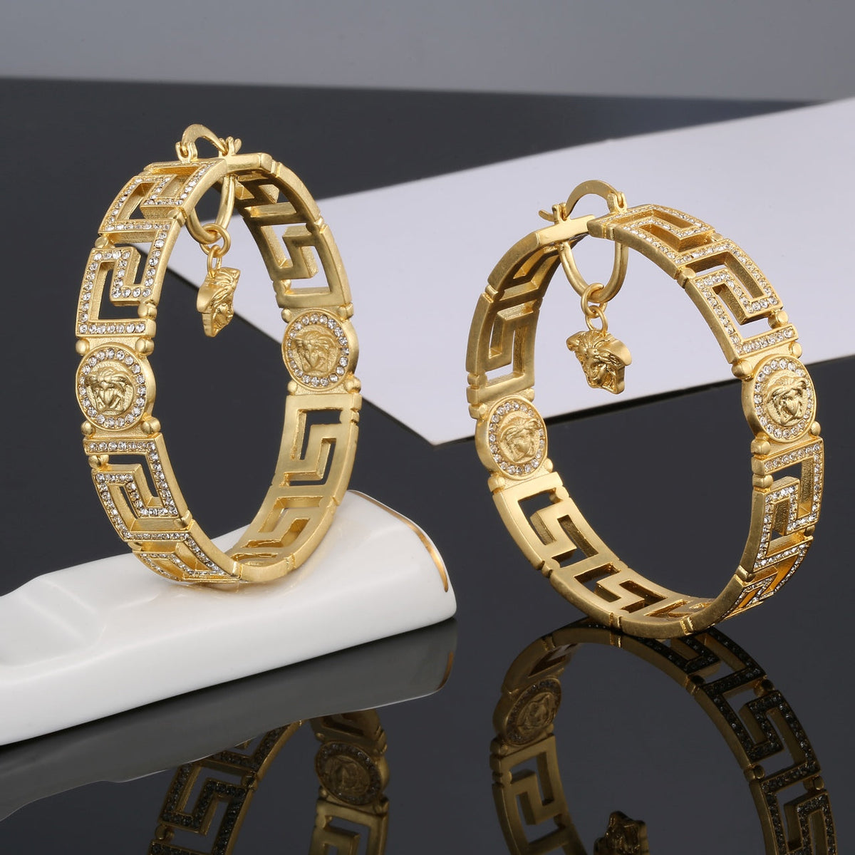 18K Ver Round Crystals Earrings