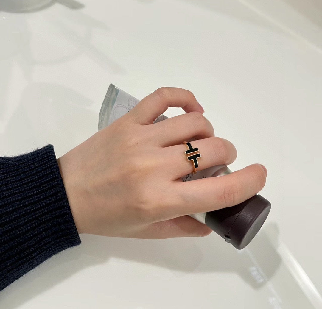 18K Tiffany Black Onyx Wire Ring