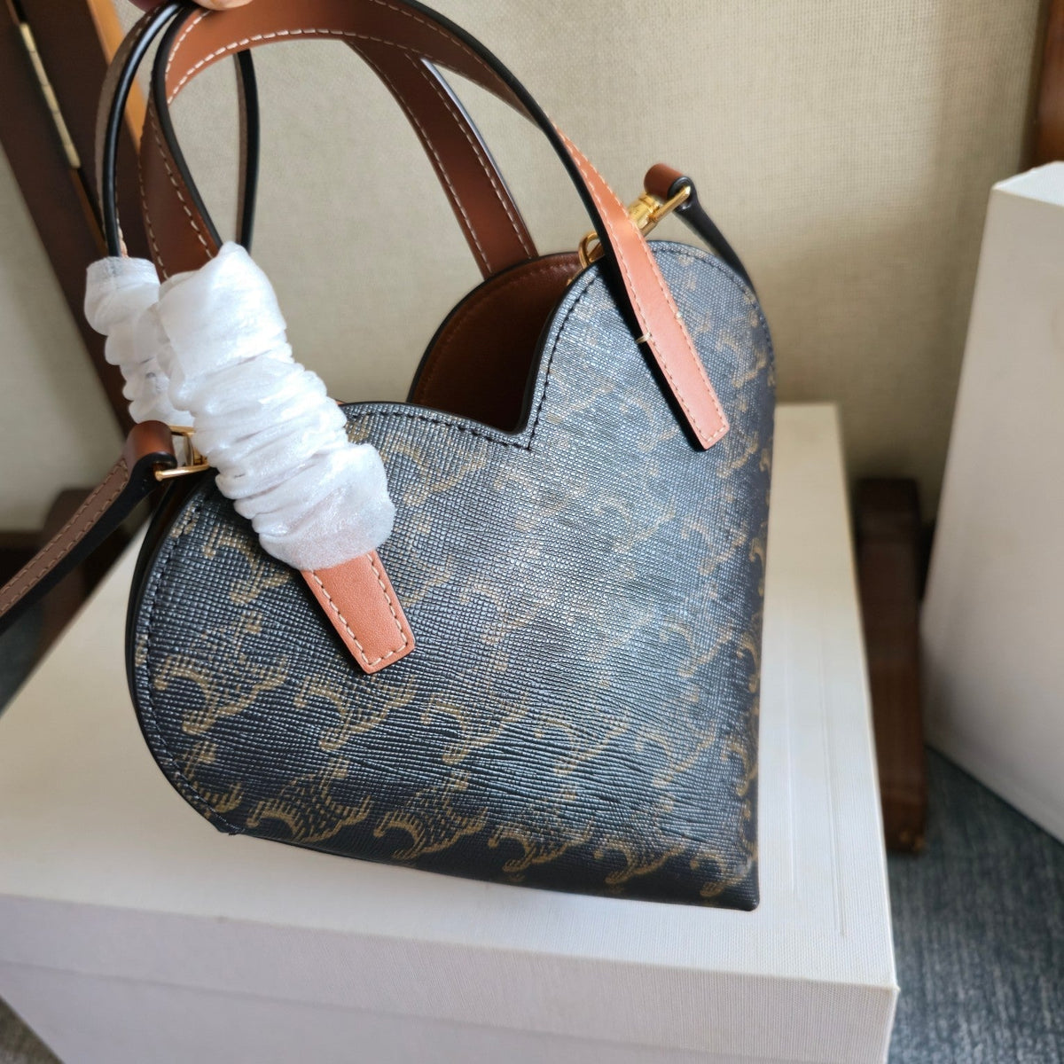 CELINE 25S TEEN COEUR BAG 19 MM IN BLACK TRIOMPHE CANVAS AND TAN CALFSKIN