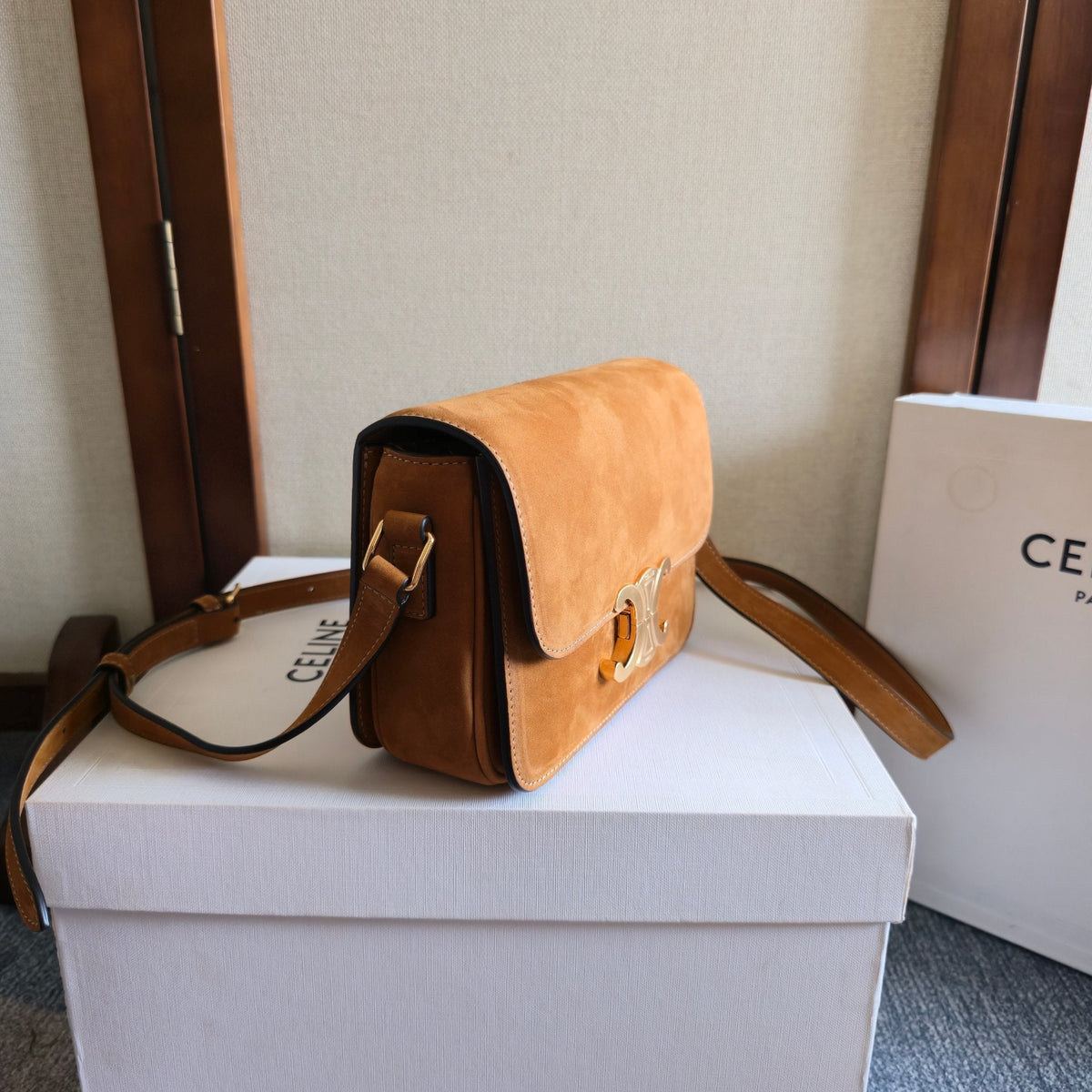 CELINE 25S TEEN TRIOMPHE BAG 18MM IN CARAMEL BROWN SUEDE GOLD HARDWARE