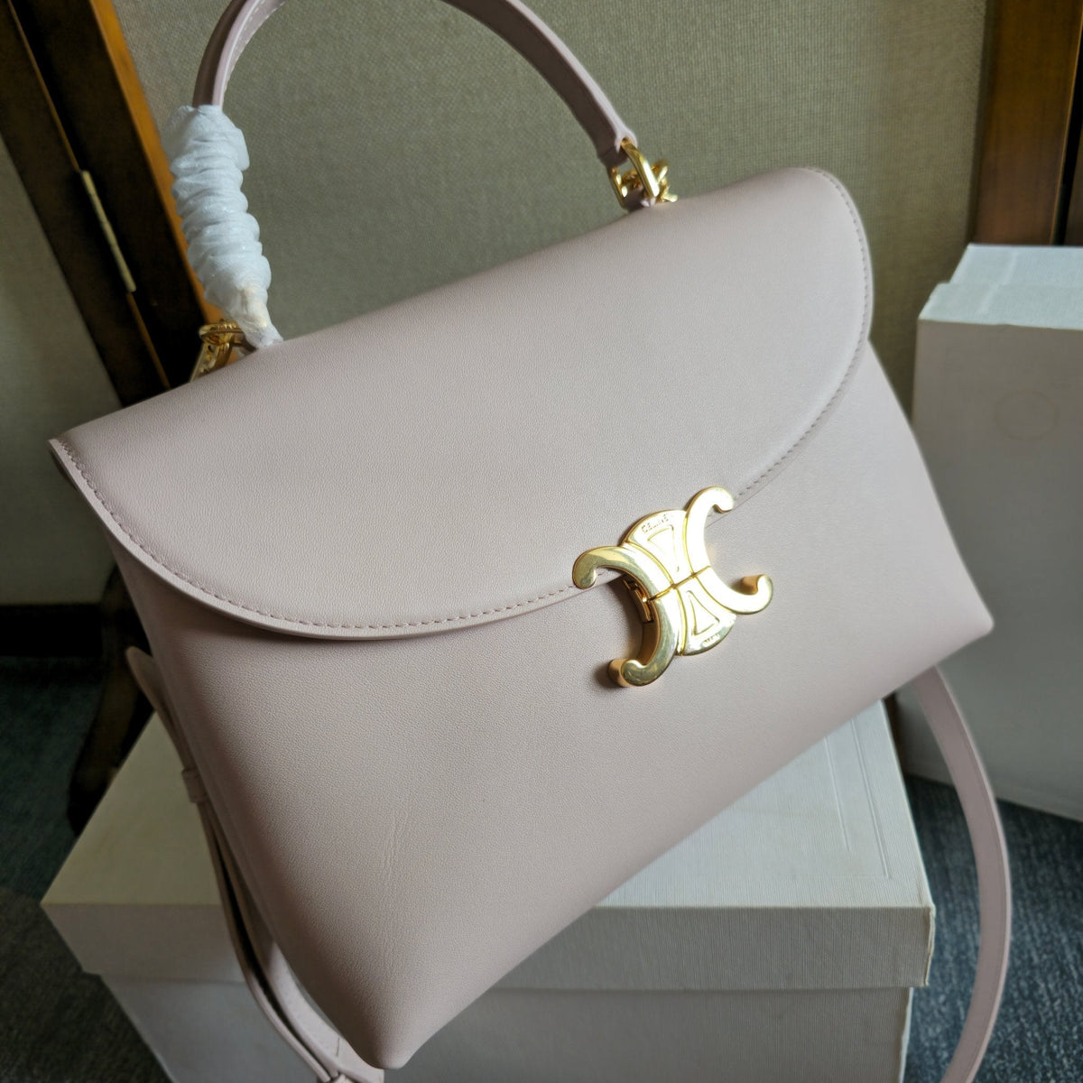 CELINE 25S MEDIUM NINO BAG 25MM IN LIGHT PINK CALFSKIN GOLD HARDWARE