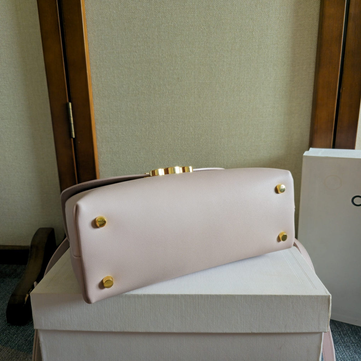 CELINE 25S MEDIUM NINO BAG 25MM IN LIGHT PINK CALFSKIN GOLD HARDWARE