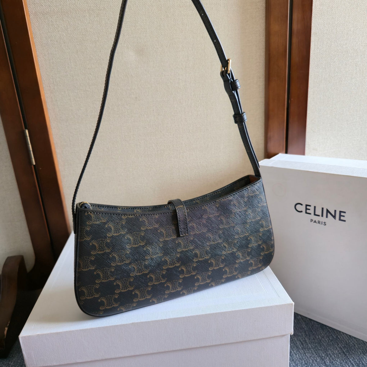 CELINE 25S TINA SHOULDER BAG 25MM IN BLACK TRIOMPHE CALFSKIN