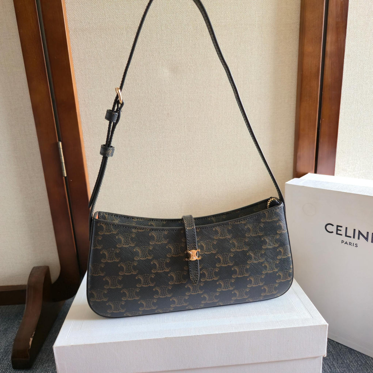CELINE 25S TINA SHOULDER BAG 25MM IN BLACK TRIOMPHE CALFSKIN