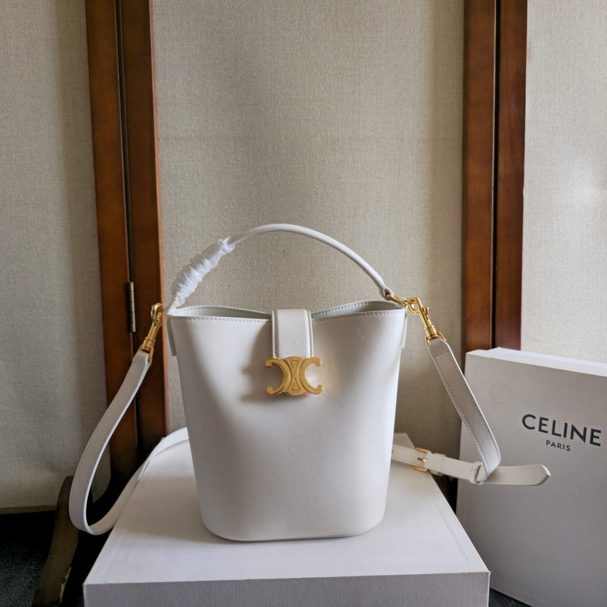 CELINE 25S LOUISE BAG 19MM IN WHITE CALFSKIN GOLD HARDWARE