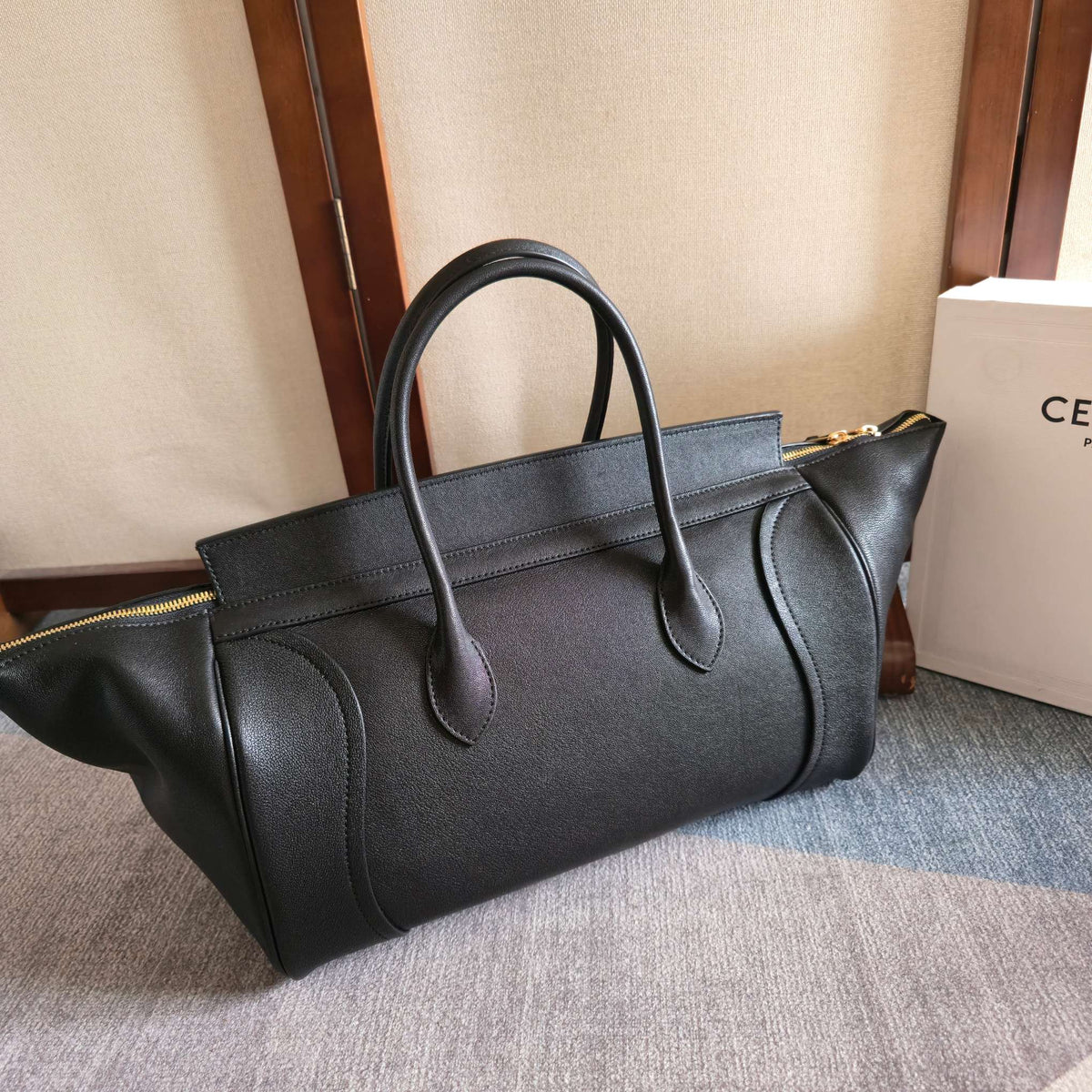 CELINE 25S MEDIUM SMILING NEW LUGGAGE 36MM IN BLACK SUPPLE SHINY LAMBSKIN