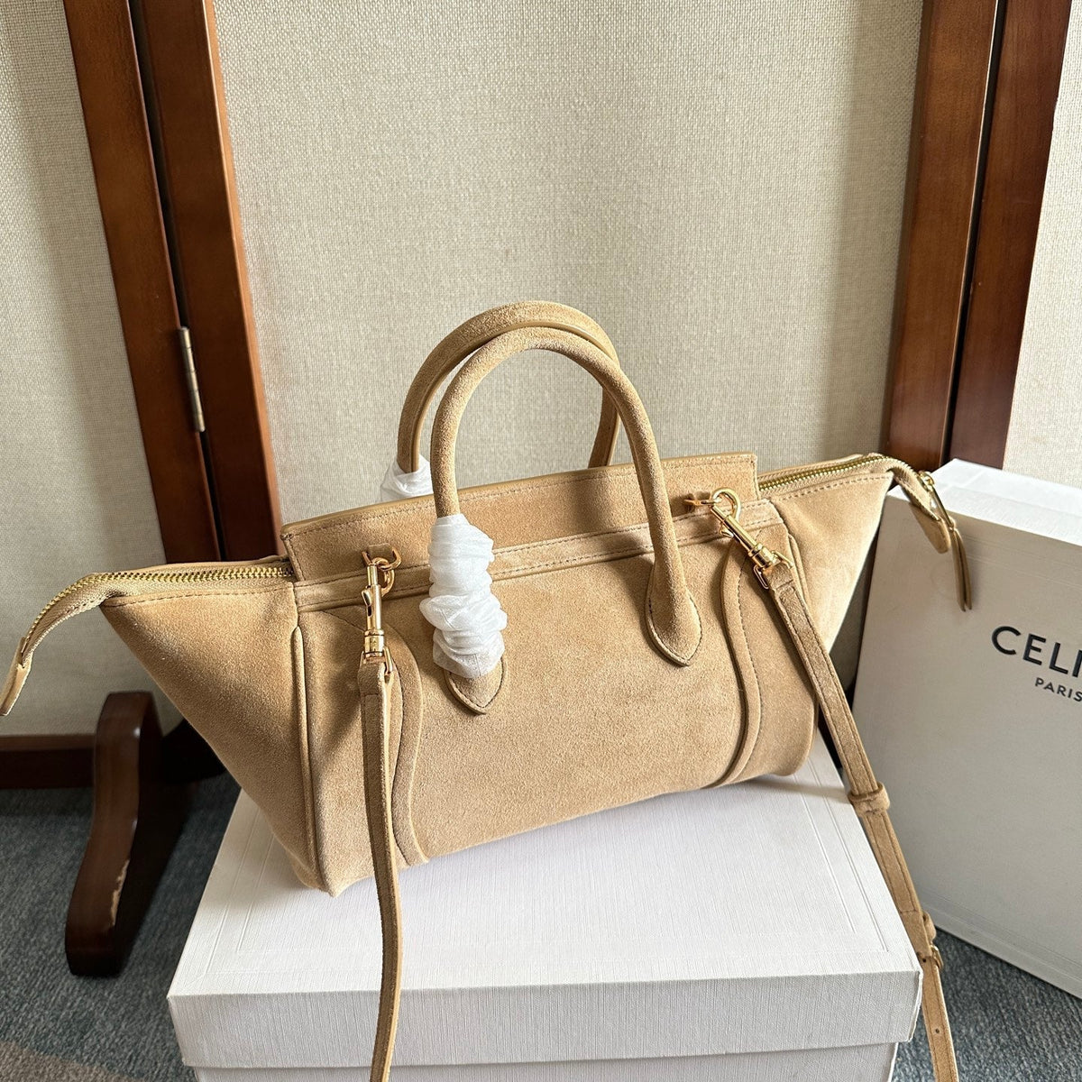 CELINE 25S NEW LUGGAGE 36MM IN BEIGE SUEDE GOLD HARDWARE