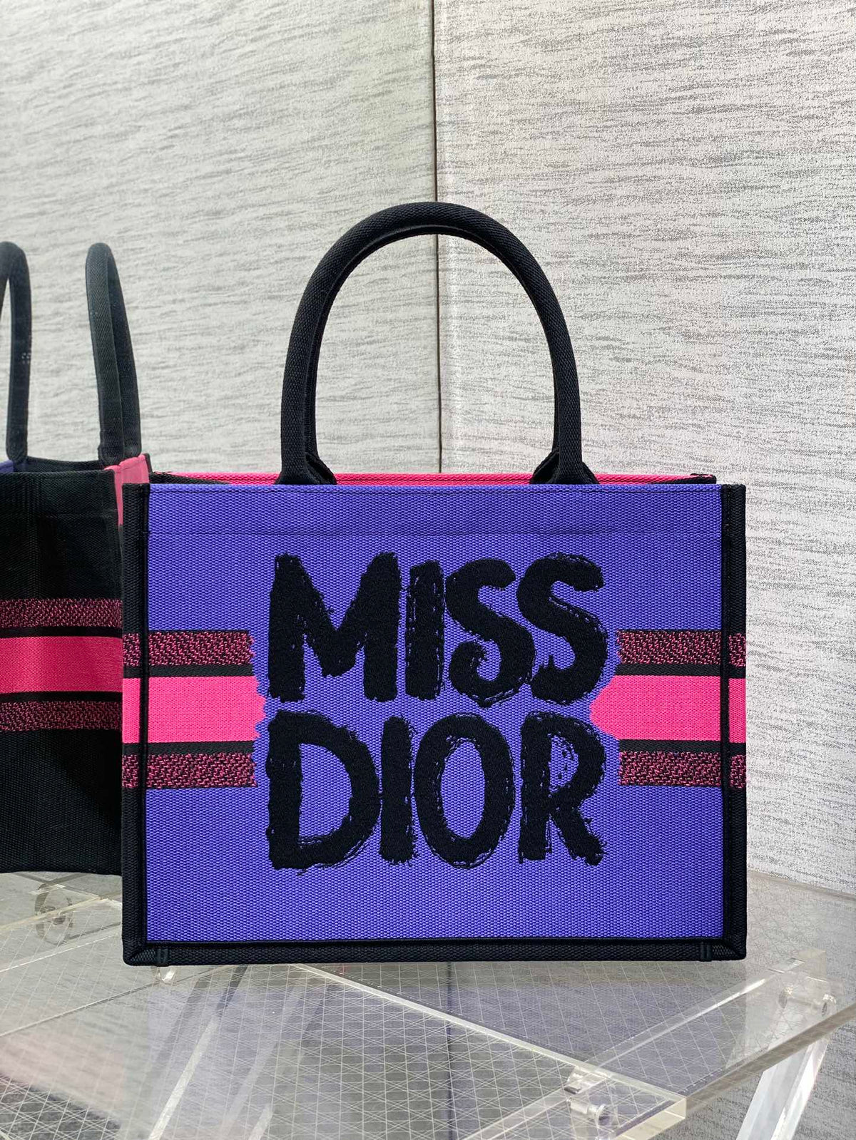 BOOK TOTE 36 IN CERISE RED MIX MINSK PURPLE CANVAS 226510