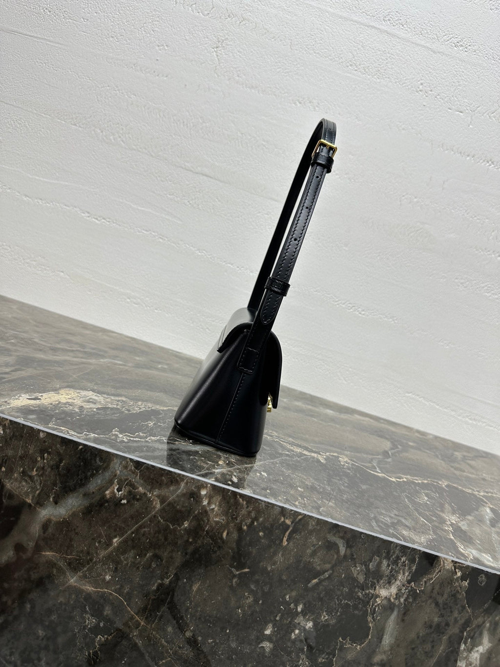 CELINE 25S TRIOMPHE BAG 24 IN BLACK SHINY CALFSKIN