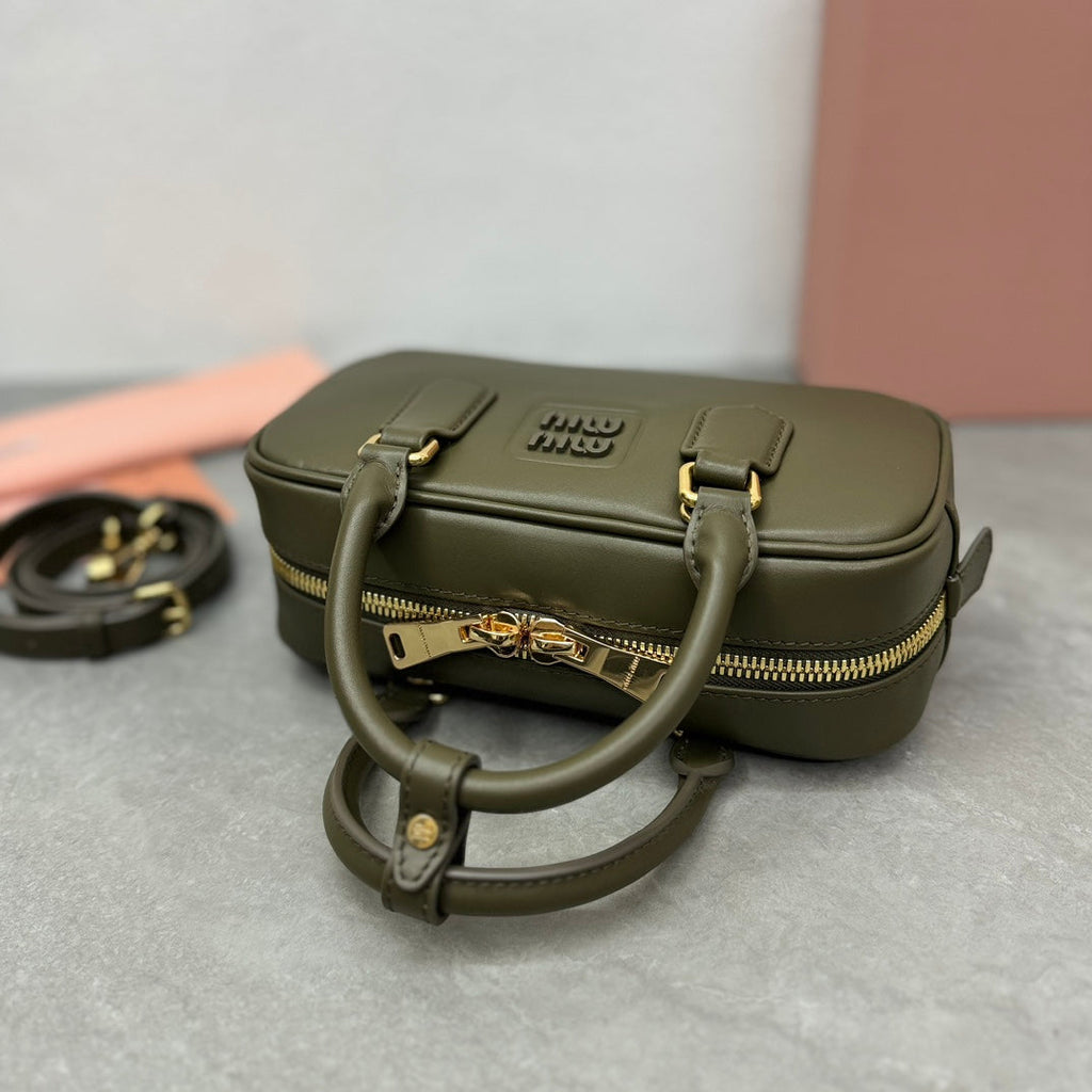 ARCADIE BAG 22 IN KELP GREEEN SMOOTH CALFSKIN EMBOSSED LOGO