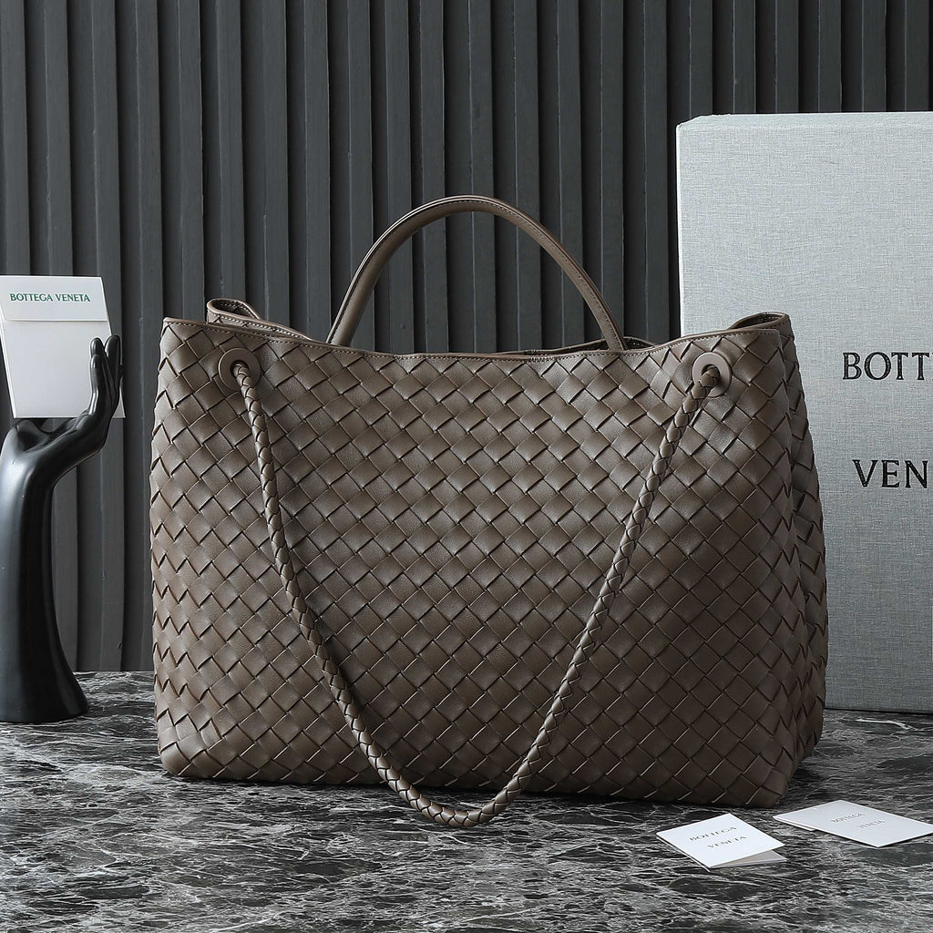 BOTTEGA VENETA 25S LARGE ANDIAMO 42 IN DARK BROWN CALFSKIN GOLD HARDWARE
