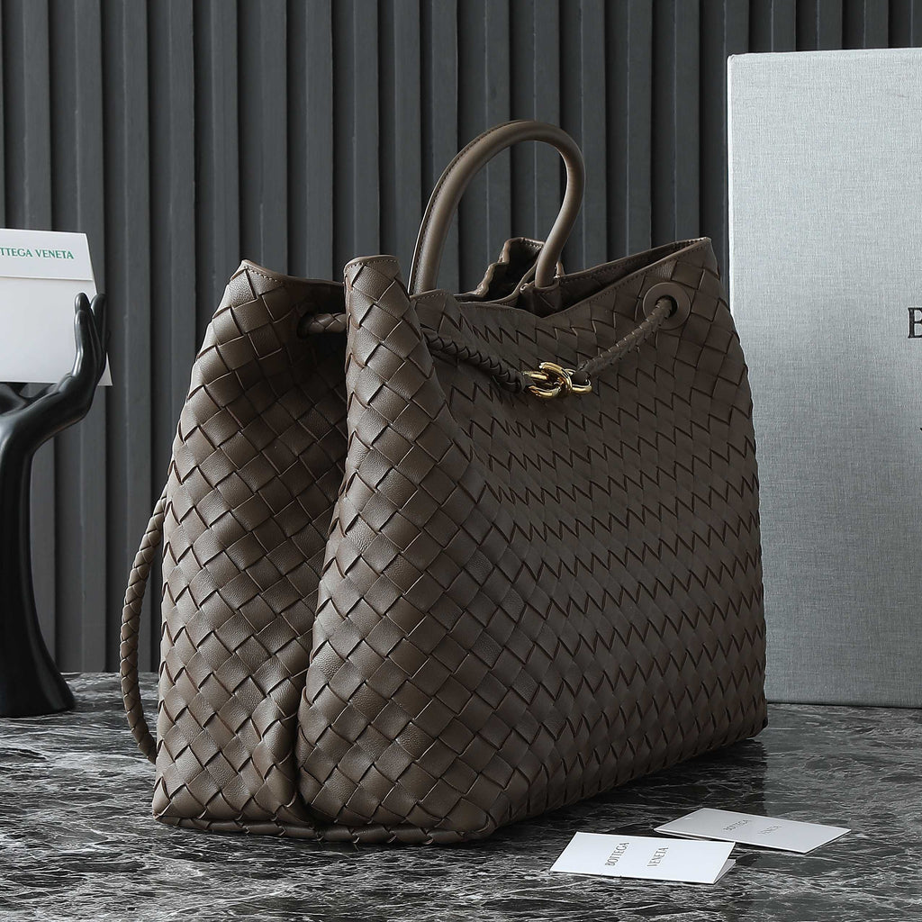 BOTTEGA VENETA 25S LARGE ANDIAMO 42 IN DARK BROWN CALFSKIN GOLD HARDWARE