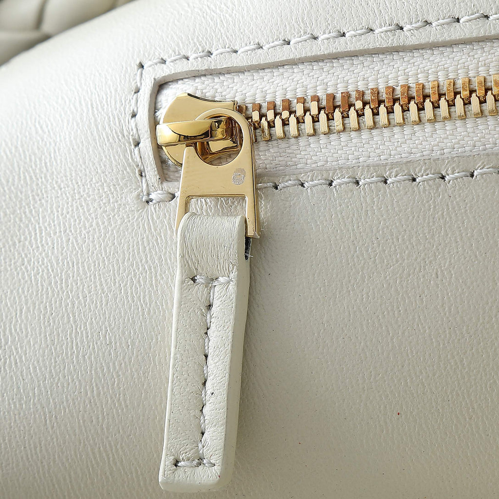 BOTTEGA VENETA 25S LARGE ANDIAMO 42 IN IVORY CALFSKIN GOLD HARDWARE