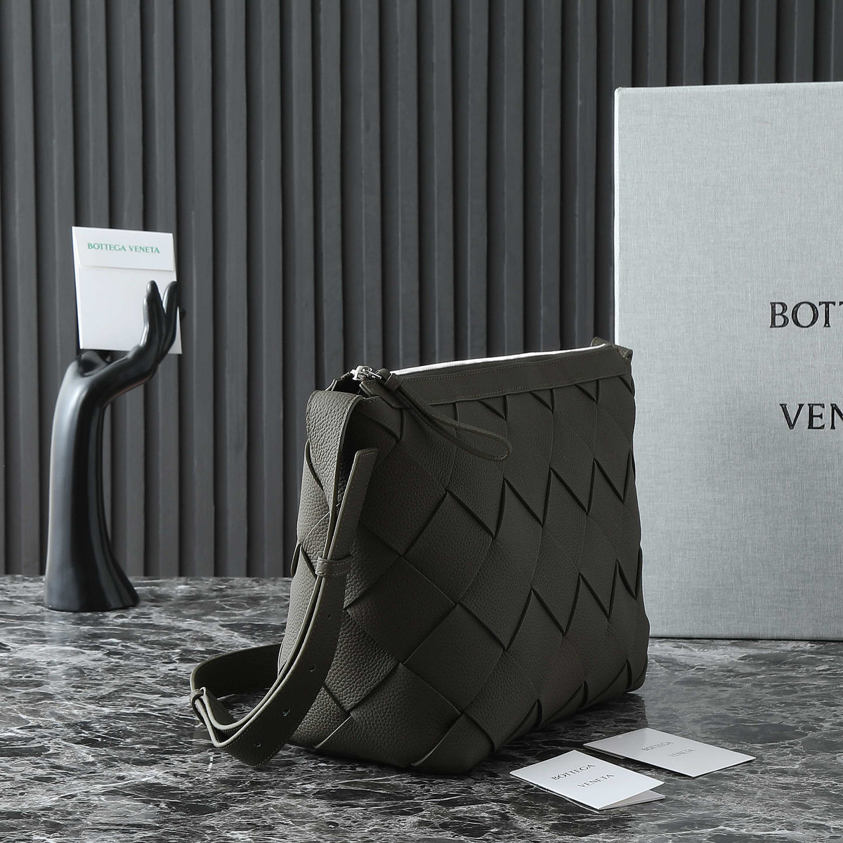BOTTEGA VENETA 25S DIAGO HOBO 39 IN VERY DEEP OLIVE CALFSKIN