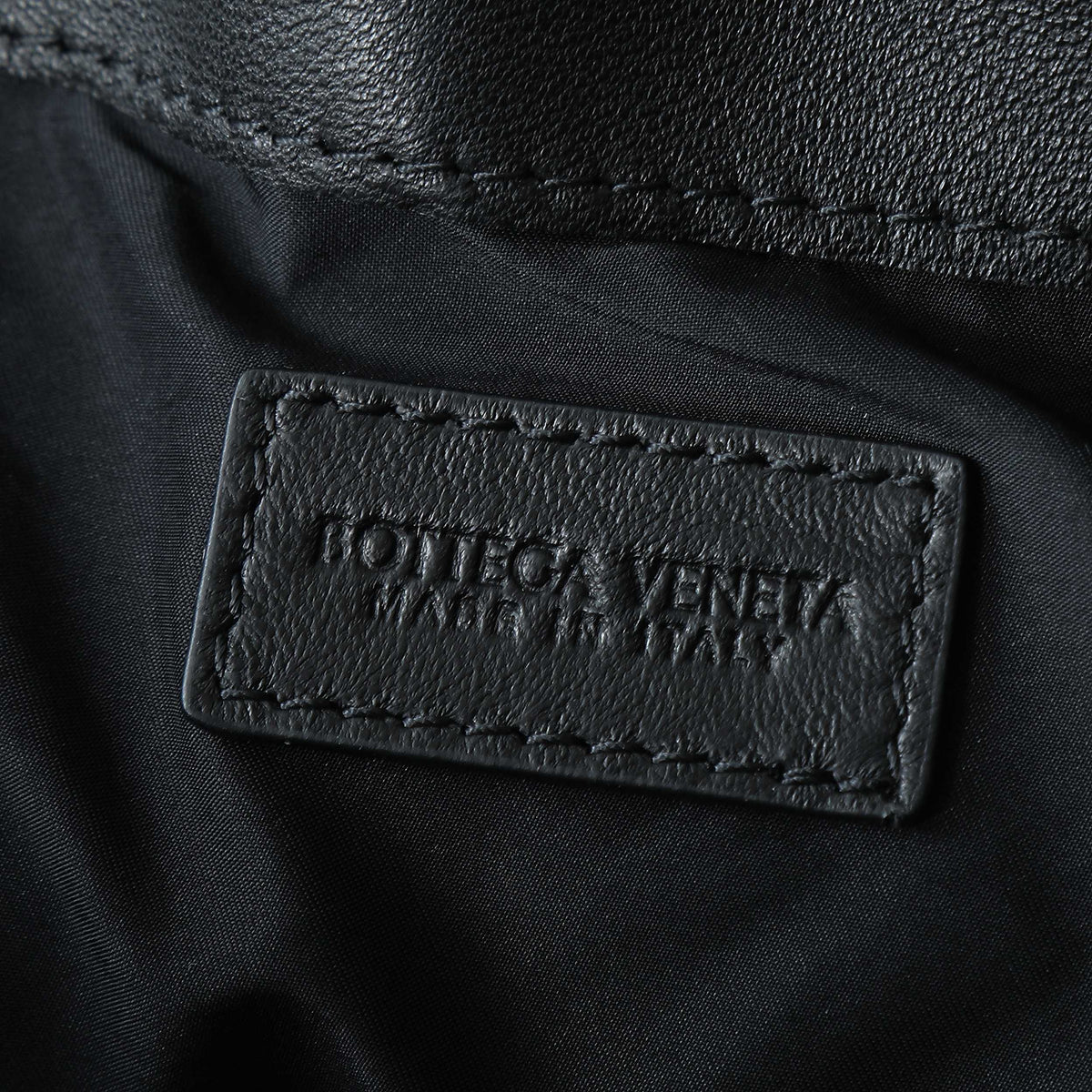 BOTTEGA VENETA 25S DUSTBAG NOTTE 33 IN BLACK CALFSKIN GOLD HARDWARE