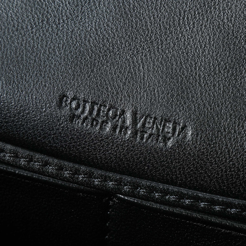 BOTTEGA VENETA 25S ANDIAMO POUCH 19 IN BLACK CALFSKIN GOLD HARDWARE