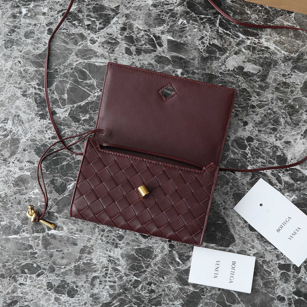 BOTTEGA VENETA 25S ANDIAMO POUCH 19 IN DEEP MAROON CALFSKIN GOLD HARDWARE