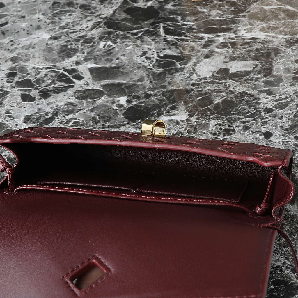 BOTTEGA VENETA 25S ANDIAMO POUCH 19 IN DEEP MAROON CALFSKIN GOLD HARDWARE