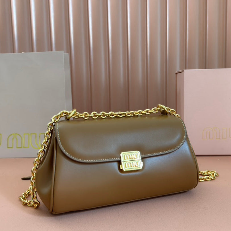 CHAIN SHOULDER BAG 24 IN PEANUT BROWN PATENT SMOOTH CALFSKIN