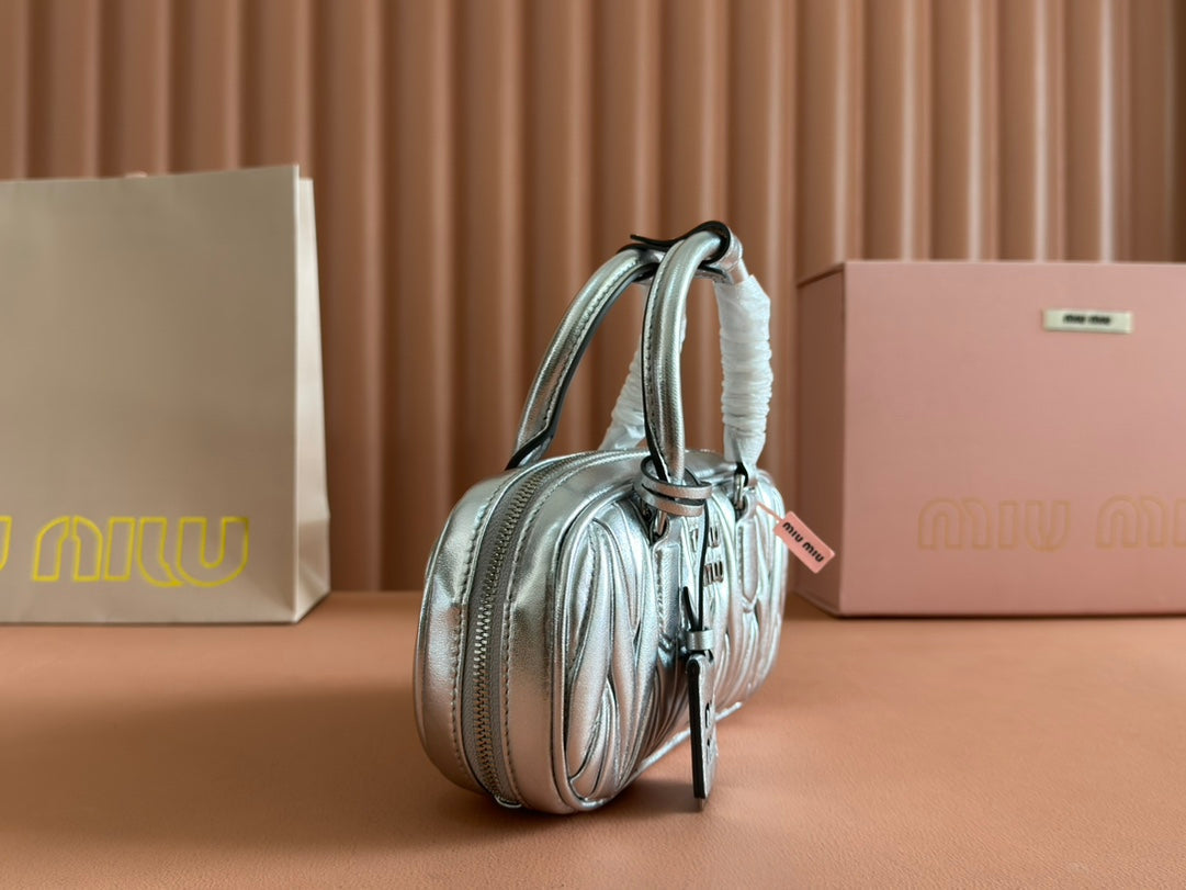 ARCADIE MATELASSÉ BAG 19 IN SILVER GLOSSY CALFSKIN GOLD HARDWARE