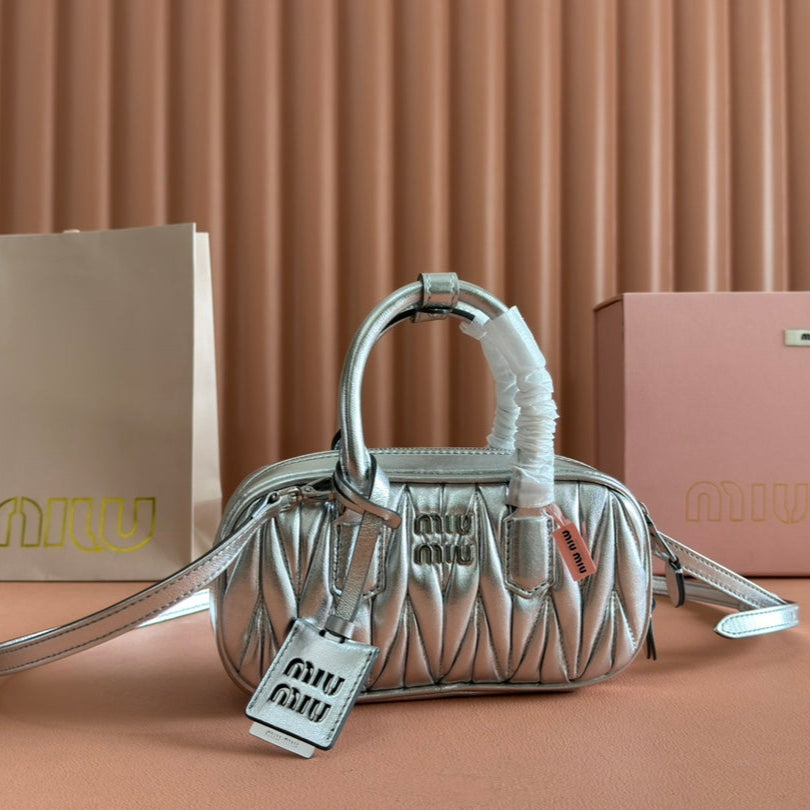 ARCADIE MATELASSÉ BAG 19 IN SILVER GLOSSY CALFSKIN GOLD HARDWARE