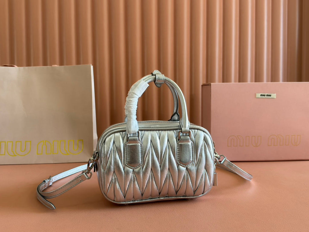 ARCADIE MATELASSÉ NAPPA SMALL BAG 19 IN SILVER GLOSSY LAMBSKIN SILVER HARDWARE