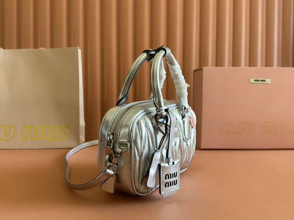 ARCADIE MATELASSÉ NAPPA SMALL BAG 19 IN SILVER GLOSSY LAMBSKIN SILVER HARDWARE