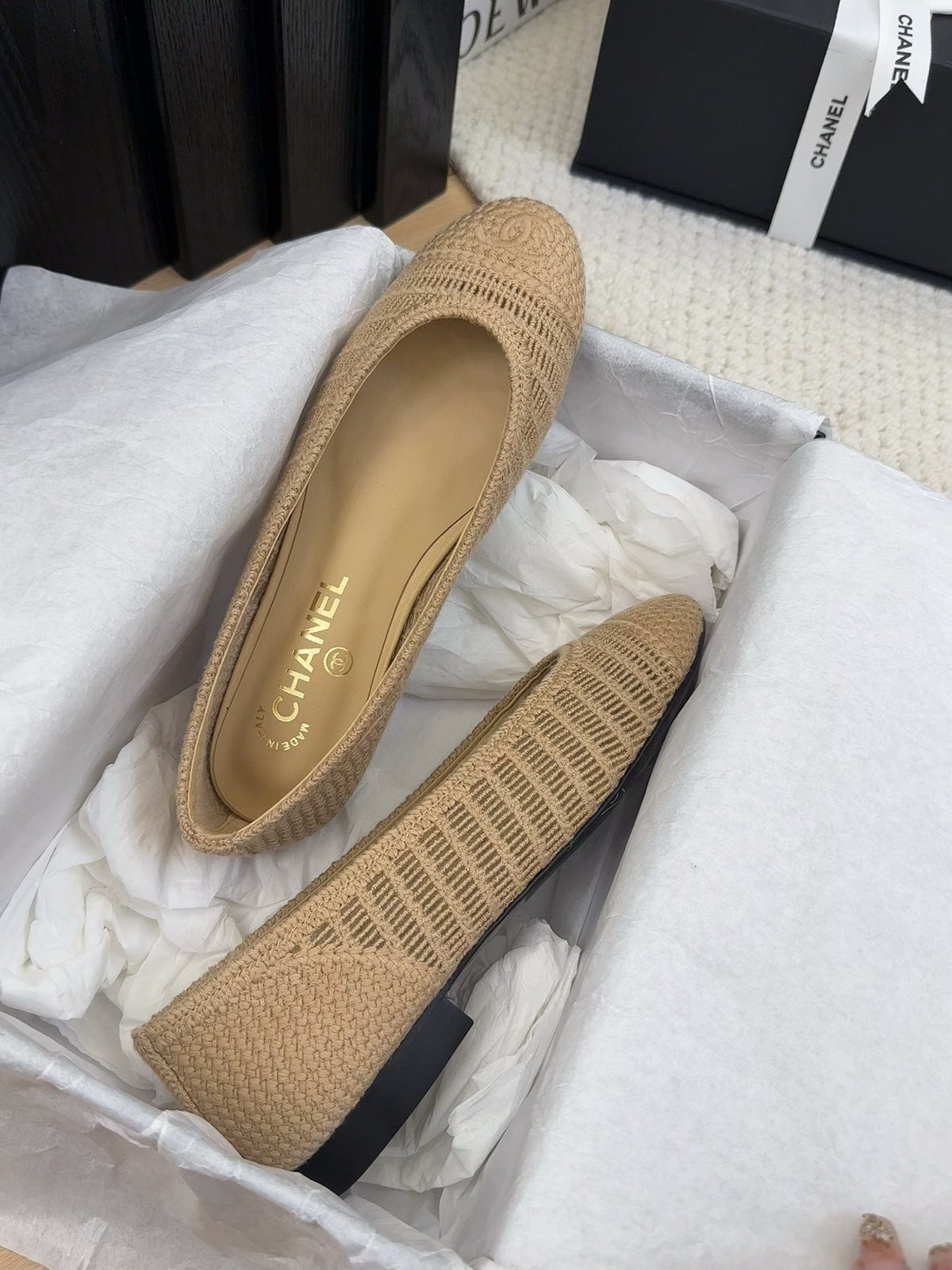 CHANEL 25 Ballet Flat Beige Raffia