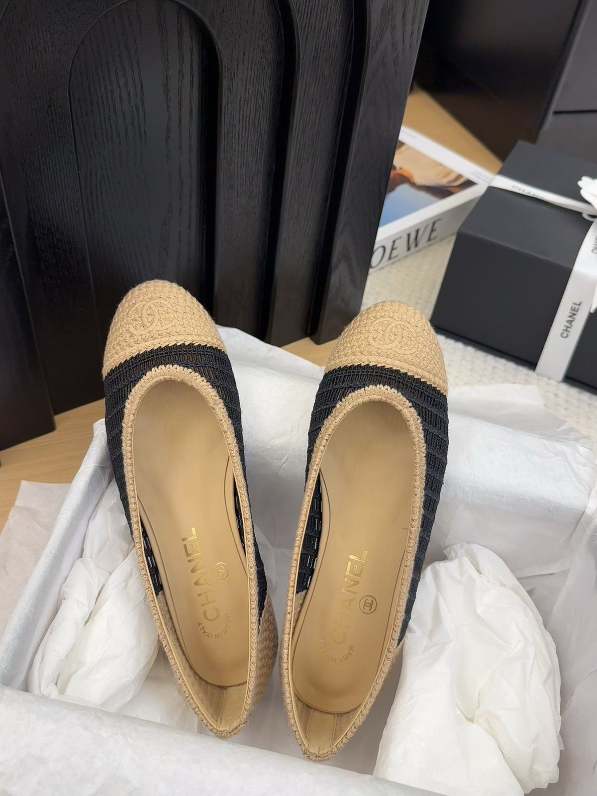 CHANEL 25 Ballet Flat Beige Black Raffia