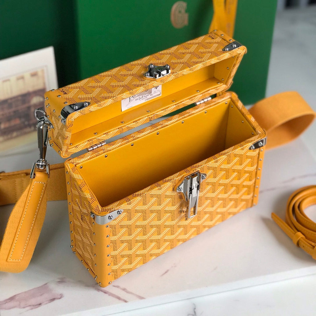 CASSETTE TRUNK BAG 21 IN YELLOW GOYARDINE CANVAS & CLAMECY COWHIDE