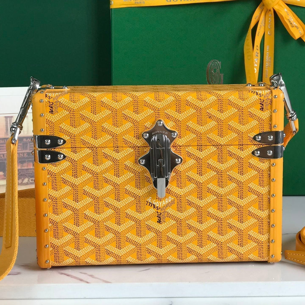 CASSETTE TRUNK BAG 21 IN YELLOW GOYARDINE CANVAS & CLAMECY COWHIDE